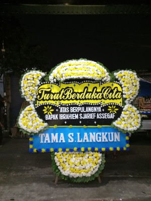 Papan Bunga Duka di Batang Serangan